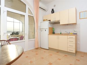 23928905-Ferienwohnung-3-Brela-300x225-4