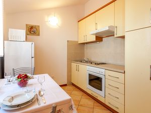 23931670-Ferienwohnung-3-Brela-300x225-2