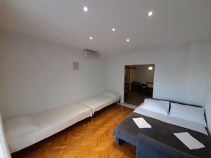 24018988-Ferienwohnung-8-Brela-300x225-2