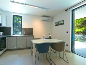 24045237-Ferienwohnung-4-Brela-300x225-3