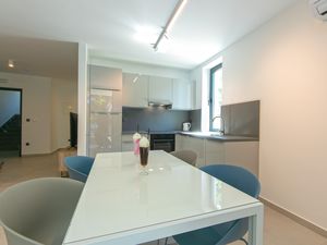 24045237-Ferienwohnung-4-Brela-300x225-4