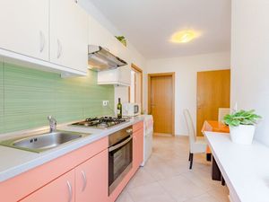 24058236-Ferienwohnung-4-Brela-300x225-2