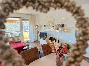 Wohnzimmer mit Balkon Südlage