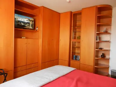 Schlafzimmer 1