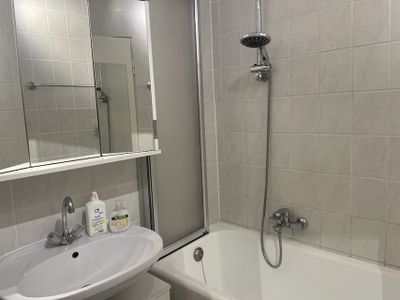 Badezimmer mit Badewanne