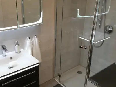 Bad mit komfortabler Technik und Radio