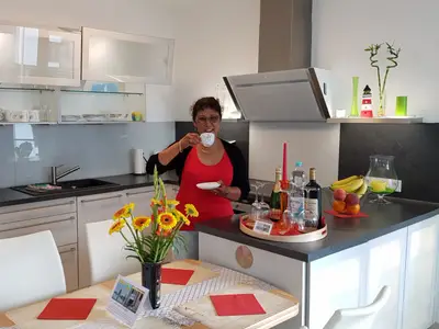 Wohlfühlküche mit beleuchteten Elementen