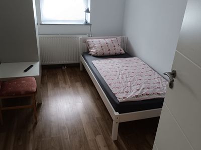 Schlafzimmer (2) mit einem Einzelbett