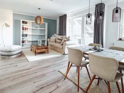 Wohnzimmer mit Essbereich