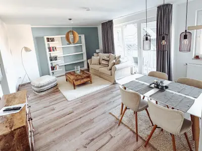 Wohnzimmer mit Essbereich