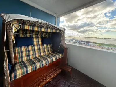 Balkon mit Ausblick auf die Weser