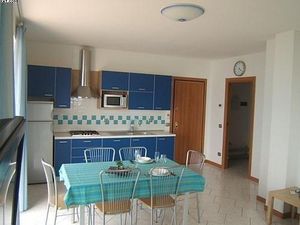 22490007-Ferienwohnung-6-Brenzone-300x225-4