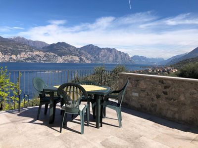 die Terrasse mit Seeblick und sehr ruhig