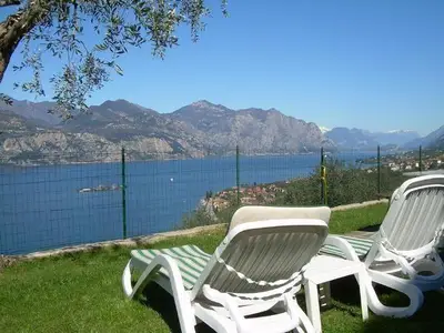 Garten zur alleinigen Nutzung, mit Essbereich, Liegestühle mit Seeblick