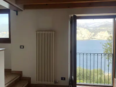 Wohnzimmer mit Seeblick