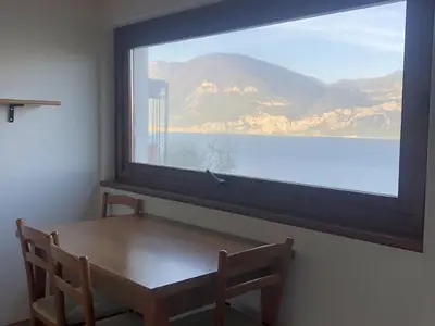 Essbereich. Essbereich mit Seeblick