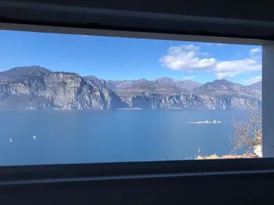 Seeblick vom Fenster in der Kueche