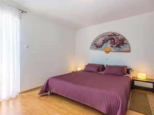 23721700-Ferienwohnung-4-Bribir-300x225-4