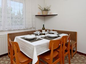 23458700-Ferienwohnung-6-Bribir-300x225-4