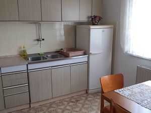 24033666-Ferienwohnung-6-Bribir-300x225-4