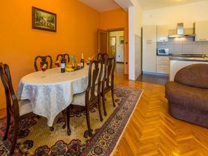 24034650-Ferienwohnung-4-Bribir-300x225-3