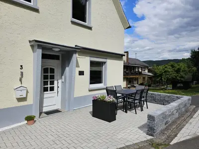 Eingang mit Terasse