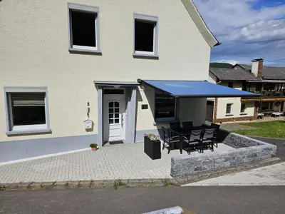 Eingang mit Terasse