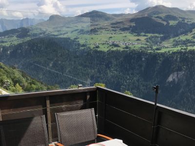 Casa Splendusa, Brigels, Aussicht Richtung Obersaxen im Sommer