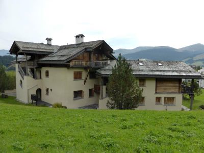 Ferienwohnung Casa Muladiras Sutter - Ansicht Sommer