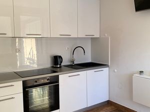 18956348-Ferienwohnung-4-Brijesta-300x225-5