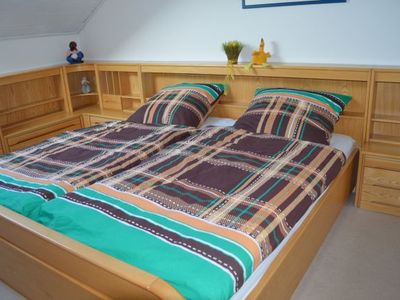 Schlafzimmer mit Doppelbett