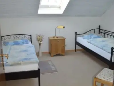Schlafzimmer 2