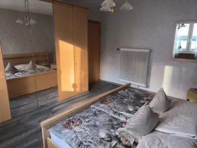 Schlafzimmer 1