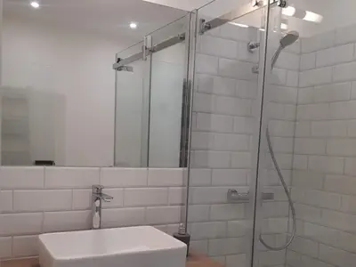INSIDE, BATHROOM
