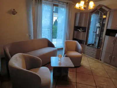 Photo, INSIDE, OUTSIDE