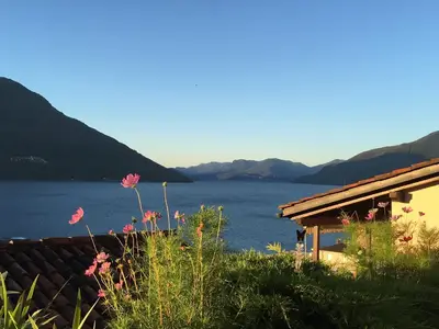 Seeaussicht von der Terrasse Richtung Italien