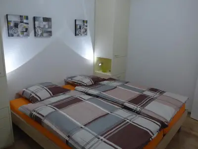Schlafzimmer 1