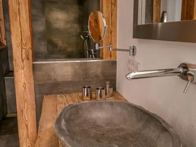 Dusche mit Sitzheizung und Kneippschlauch