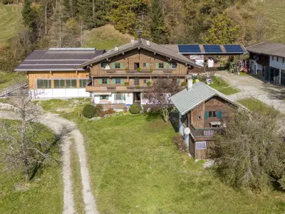 Außenseite Ferienhaus [Sommer]