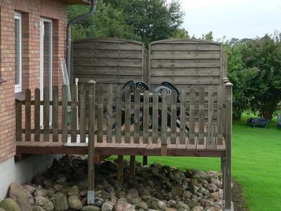 Terrasse hinter dem Haus