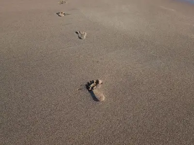 Fußabdrücke im Sand