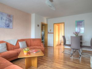 23867688-Ferienwohnung-4-Bromskirchen-300x225-0