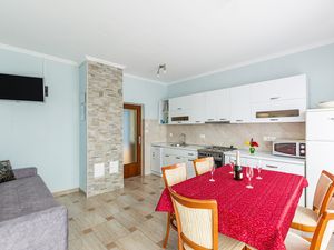 18511300-Ferienwohnung-5-Brseč-300x225-3