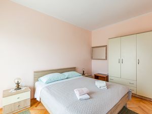 18511300-Ferienwohnung-5-Brseč-300x225-5