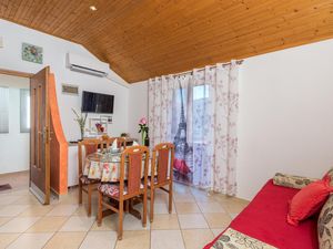 23728522-Ferienwohnung-4-Brseč-300x225-2