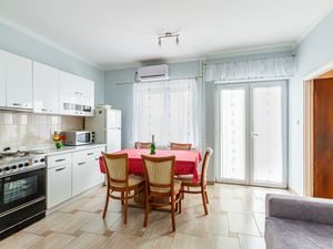 23929924-Ferienwohnung-5-Brseč-300x225-1