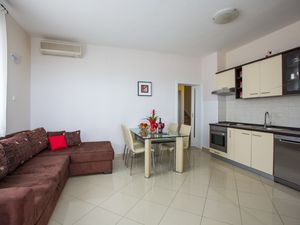 23930595-Ferienwohnung-10-Brsečine-300x225-3