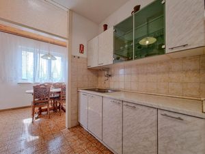 23640247-Ferienwohnung-4-Brtonigla-300x225-2