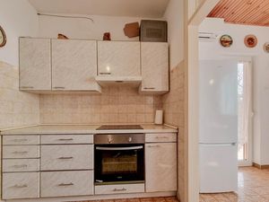 23640247-Ferienwohnung-4-Brtonigla-300x225-3