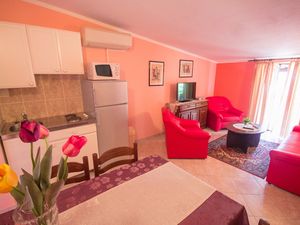 19126729-Ferienwohnung-4-Brtonigla-300x225-5